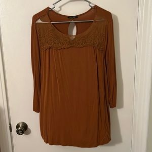 3/4 sleeve blouse with lace detailing